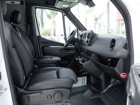 Used 2024 Mercedes-Benz Sprinter 2500 w/ Acoustic Package image 38