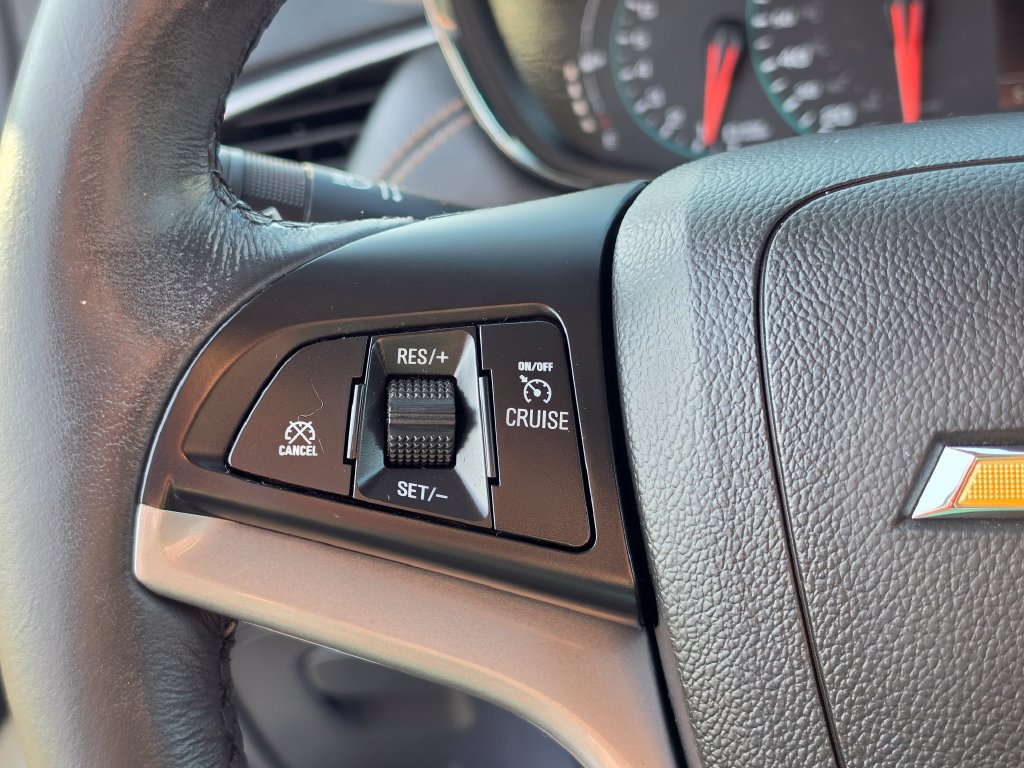 Used 2022 Chevrolet Trax LT w/ LT Convenience Package FWD image 17