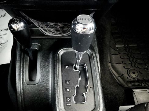 Used 2018 Jeep Wrangler Sahara w/ Connectivity Group image 20