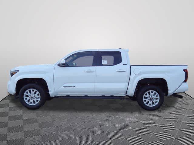 Used 2025 Toyota Tacoma SR5 AWD/4WD image 2