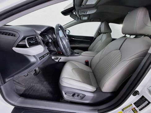 Used 2021 Toyota Camry SE FWD image 12