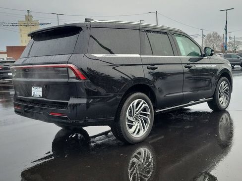 New 2025 Lincoln Navigator Reserve image 3