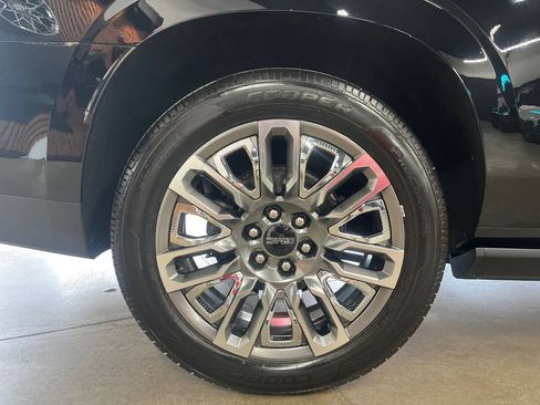 Used 2023 GMC Yukon XL Denali Ultimate AWD/4WD image 25