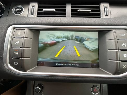 Used 2018 Land Rover Range Rover Evoque SE image 19