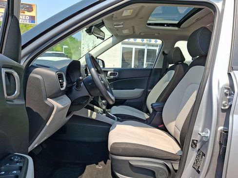 Certified 2025 Hyundai Venue SEL FWD image 14