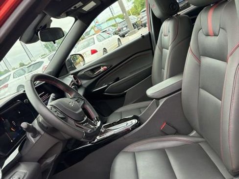 Used 2024 Chevrolet Trax RS w/ Sunroof Package FWD image 12