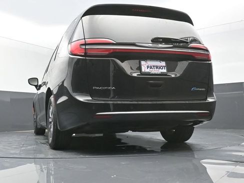 Used 2024 Chrysler Pacifica Select image 40