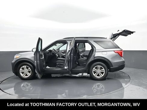 Used 2023 Ford Explorer XLT AWD/4WD image 32