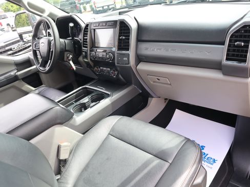 Used 2019 Ford F350 XLT w/ XLT Premium Package AWD/4WD image 32