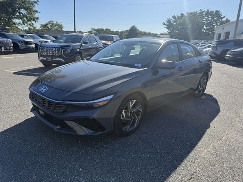Used 2025 Hyundai Elantra SEL FWD image 7