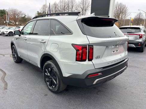 Used 2022 Kia Sorento S w/ Panoramic Sunroof Package image 3
