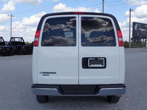 Used 2018 Chevrolet Express 3500 LS image 6