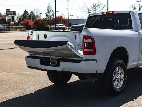 Used 2024 RAM 2500 Laramie AWD/4WD image 11