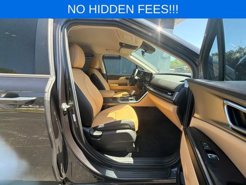 Used 2024 Kia Carnival LX FWD image 29