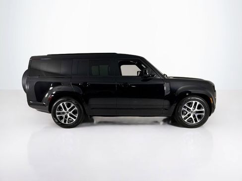 Used 2025 Land Rover Defender 130 X-Dynamic SE AWD/4WD image 6