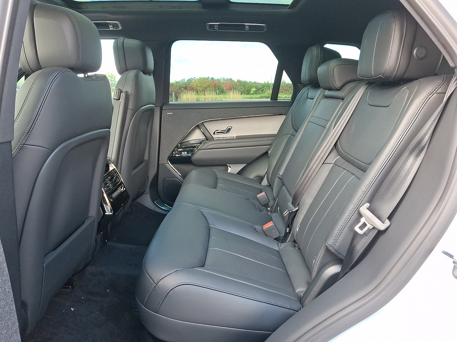 New 2026 Land Rover Range Rover Sport SE AWD/4WD image 7