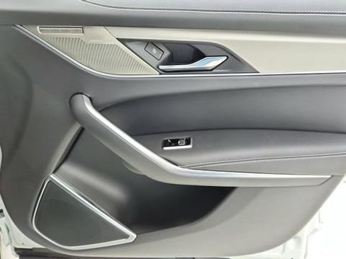 Used 2025 Jaguar F-PACE R-Dynamic S image 23