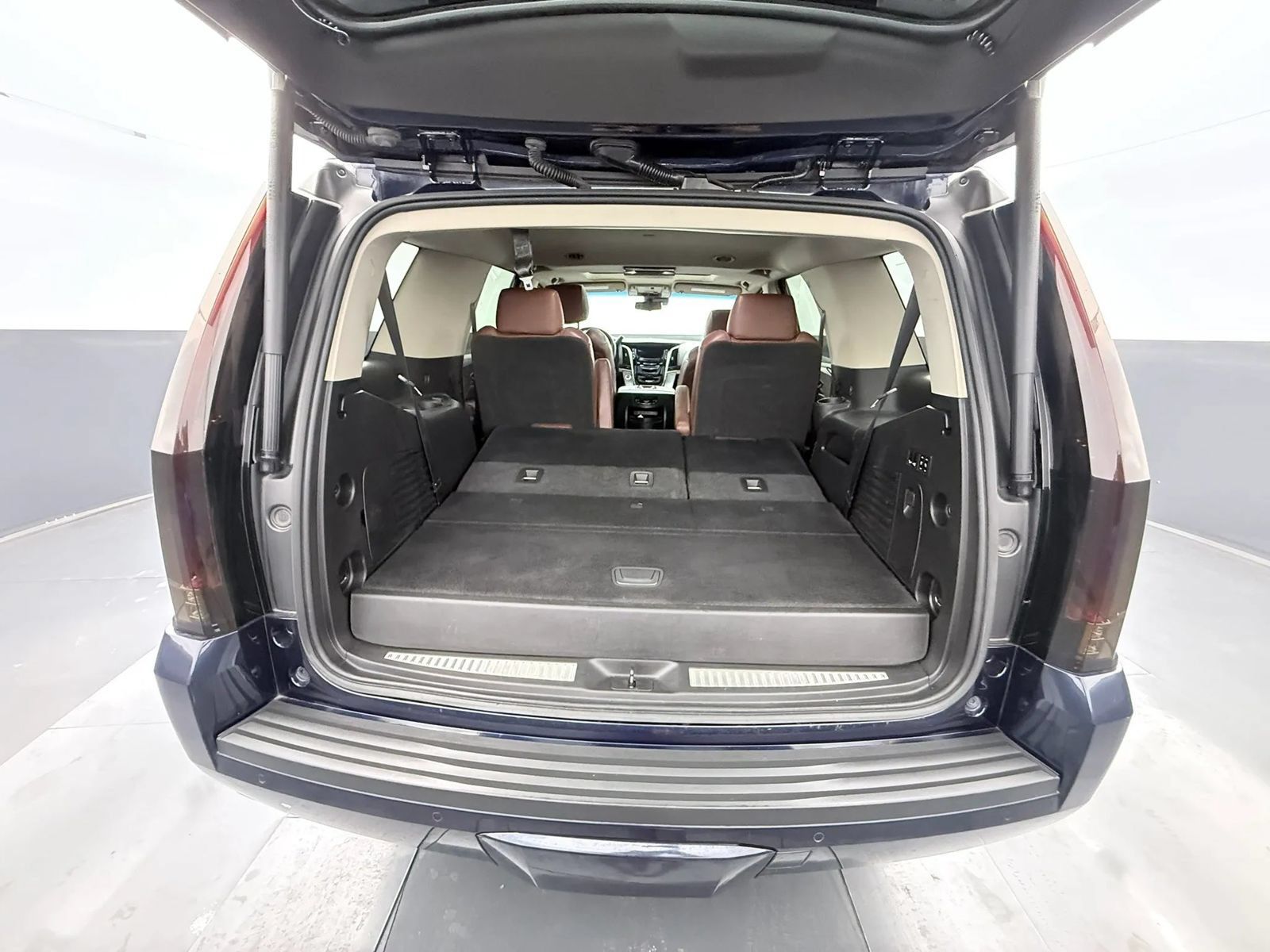 Used 2018 Cadillac Escalade Premium Luxury AWD/4WD image 26