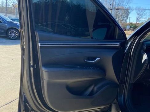 Used 2023 Hyundai Tucson SE image 12