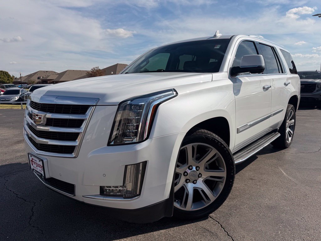 Used 2016 Cadillac Escalade Luxury RWD image 2