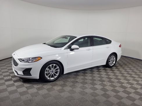 Used 2020 Ford Fusion SE FWD image 2