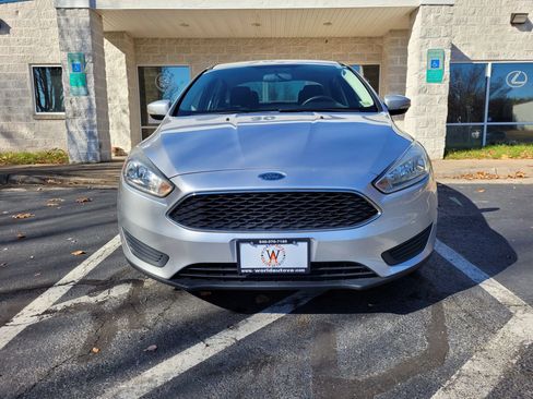 Used 2017 Ford Focus SE FWD image 12