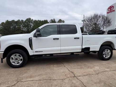 Used 2025 Ford F350 XLT image 3