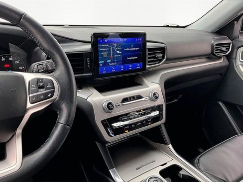 Used 2023 Ford Explorer XLT w/ Equipment Group 202A image 6