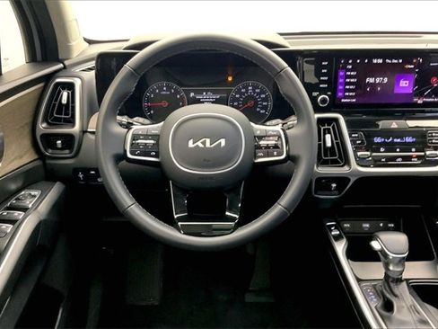 Used 2023 Kia Sorento X-Line EX image 5