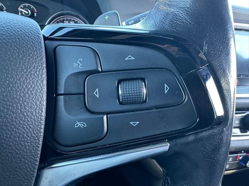 Used 2022 Buick Enclave Essence image 32