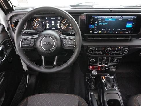 Used 2025 Jeep Gladiator Mojave w/ Convenience Group AWD/4WD image 21