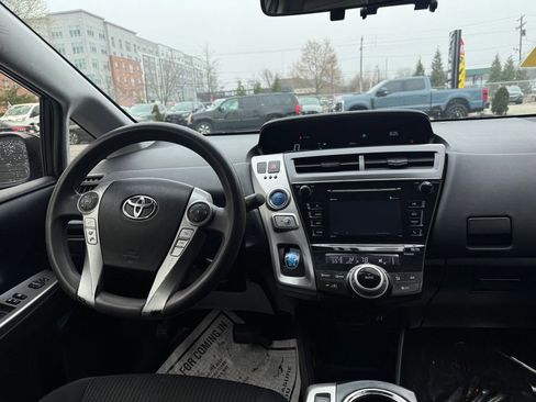 Used 2017 Toyota Prius V Three FWD image 15
