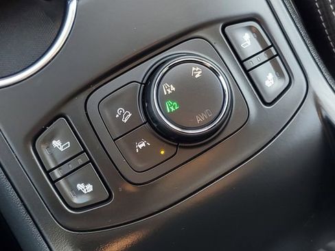 Used 2023 GMC Terrain SLE w/ Driver Convenience Package image 25