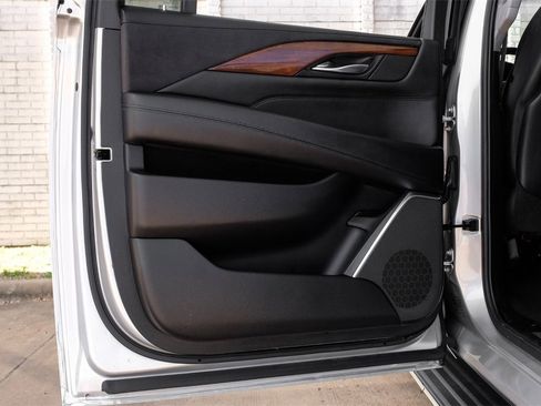 Used 2019 Cadillac Escalade ESV Luxury image 52