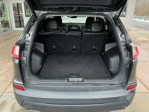 Used 2019 Jeep Cherokee Latitude Plus w/ Comfort/Convenience Group image 24