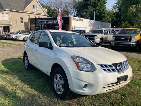Used 2015 Nissan Rogue S image 2