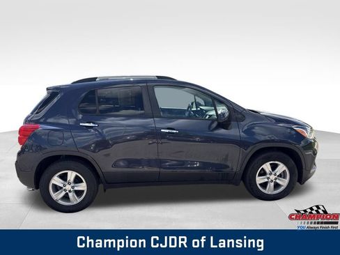 Used 2019 Chevrolet Trax LT w/ LT Convenience Package FWD image 9