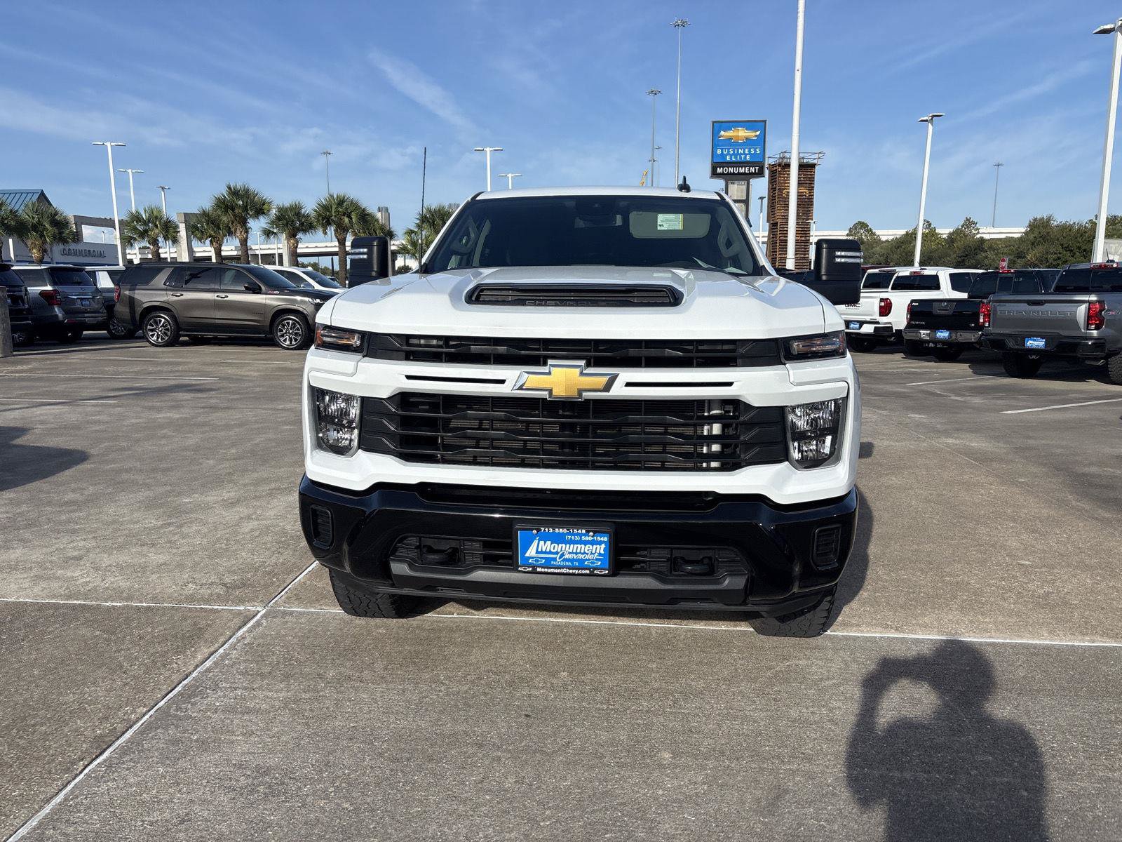 Used 2024 Chevrolet Silverado 2500 Custom w/ Custom Value Package AWD/4WD image 2
