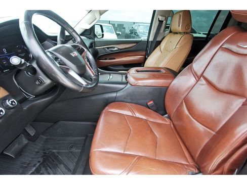 Used 2020 Cadillac Escalade ESV Luxury AWD/4WD image 6