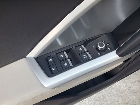 Used 2022 Audi Q3 2.0T Premium Plus w/ Premium Plus Package image 21