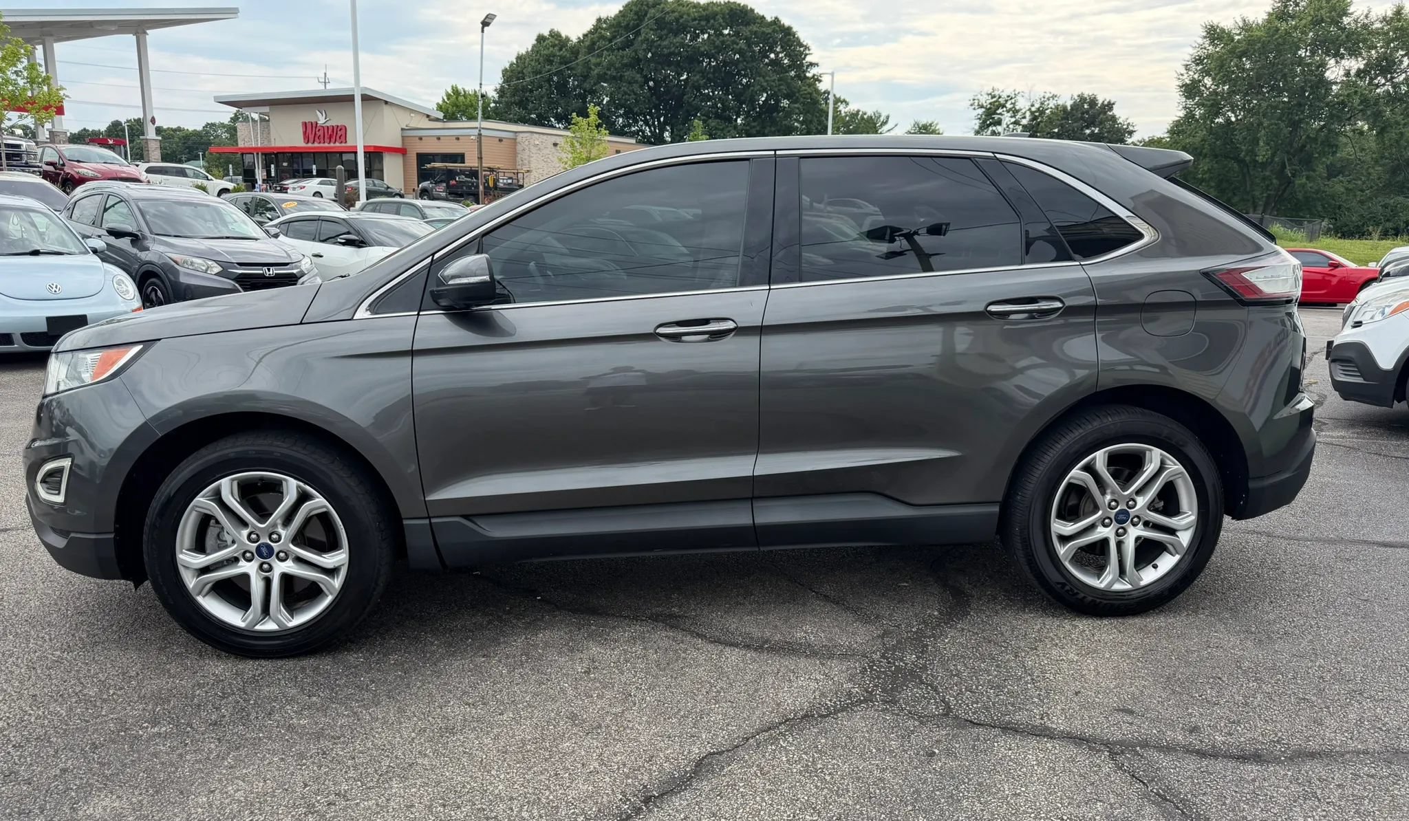 Used 2018 Ford Edge Titanium AWD/4WD image 2