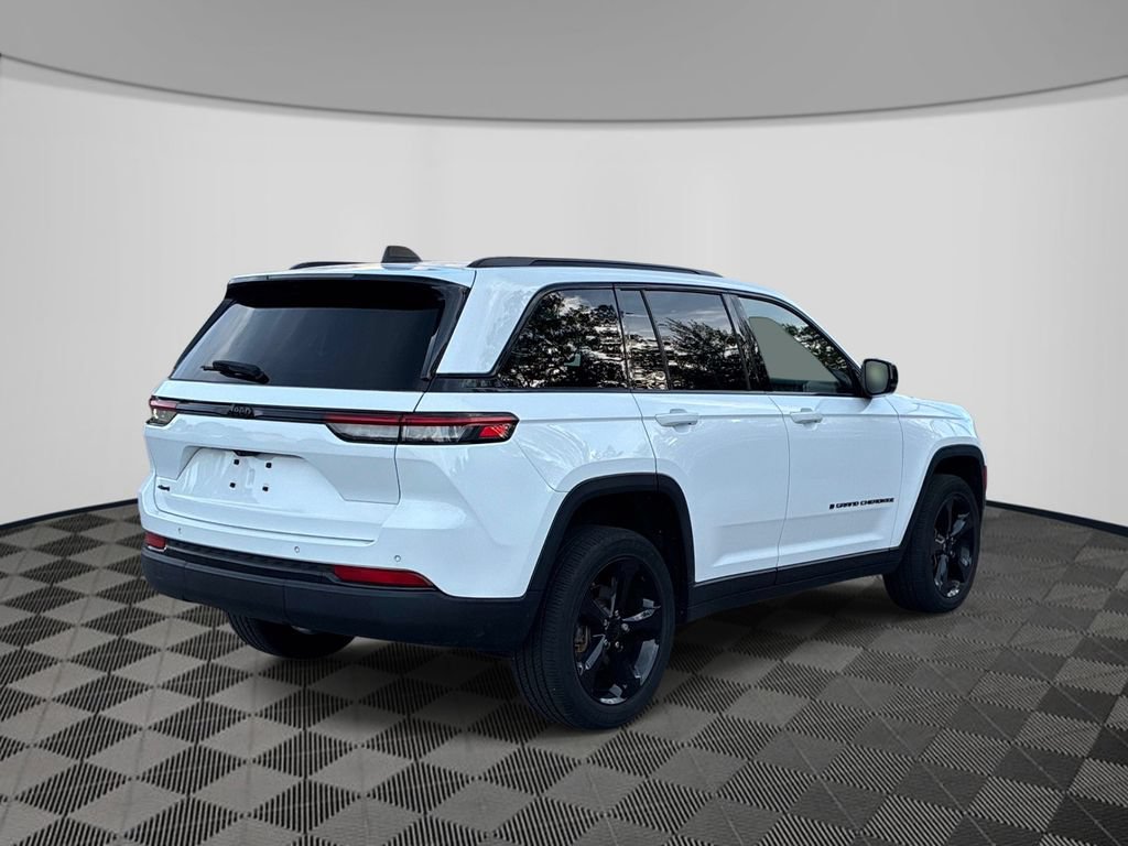 Used 2023 Jeep Grand Cherokee Altitude AWD/4WD image 7