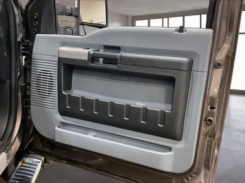 Used 2015 Ford F350 XLT w/ XLT Premium Package image 24