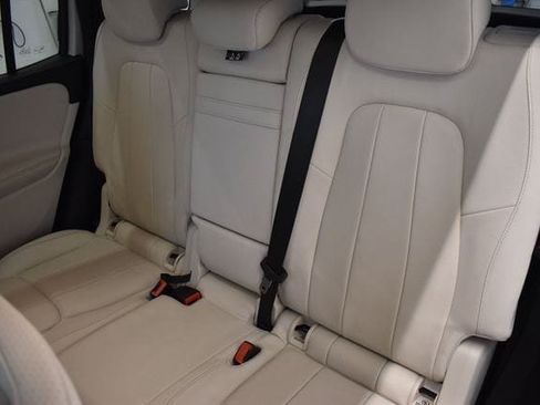 Used 2022 Mercedes-Benz GLB 250 4MATIC image 7