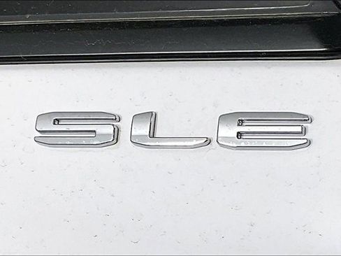 Used 2023 GMC Terrain SLE image 24