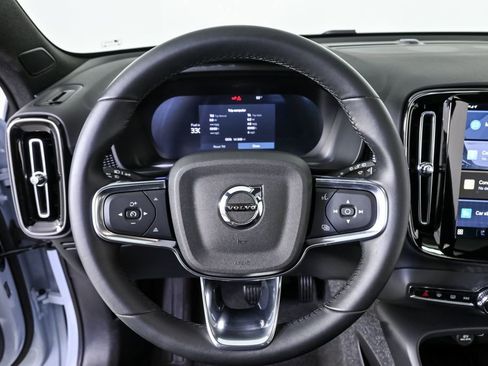 Certified 2025 Volvo XC40 B5 Plus image 10
