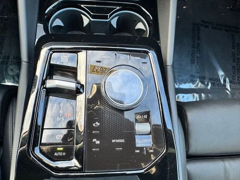 Used 2025 BMW 530i xDrive w/ Premium Package image 19