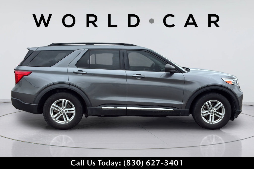 Used 2021 Ford Explorer XLT RWD image 3