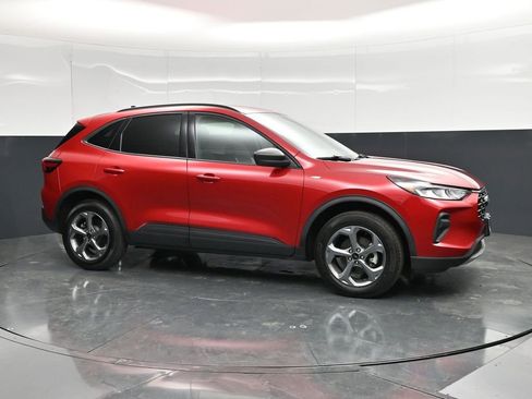 Used 2025 Ford Escape ST-Line AWD/4WD image 3