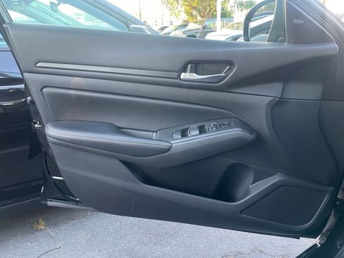 Used 2025 Nissan Altima 2.5 SV image 18